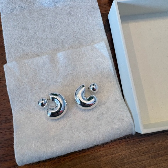 Jenny Bird Tome Hoops Medium Silver NWT - Picture 6 of 8